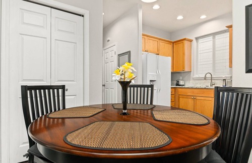 Aloha House | Wonderful Suburban Location, New Décor, BBQ, Close 2 Restaurants, Dogs Allowed, 12 Miles to Portland