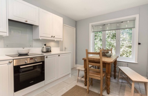 New Forest District House | Wonderful thatched cottage in The New Forest