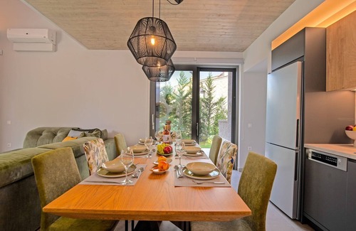 Kontokali Villa | Wonderful Villa Artemesia | Kontokali, Corfu | 5 Bedrooms | Private LoChlorine.