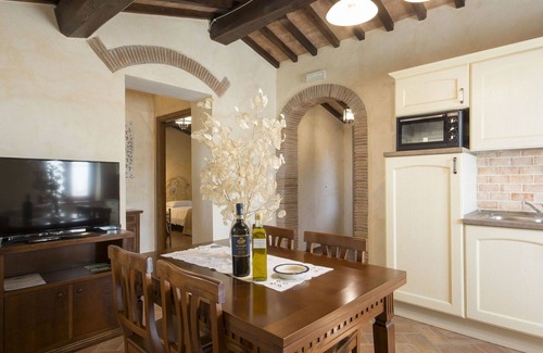 Giugnano Villa | Wonderful villa for 4 guests with WIFI, A/C, pool, TV and panoramic view