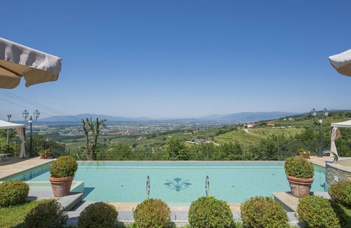 Giugnano Villa | Wonderful villa for 4 guests with WIFI, A/C, pool, TV and panoramic view