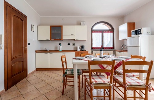 Barolo House | Wonderful villa for 6 guests with WIFI, private pool, TV and terrace