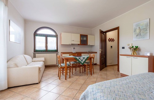 Barolo House | Wonderful villa for 6 guests with WIFI, private pool, TV and terrace