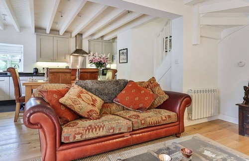 Blackburn House | Wonderful villa for 3 guests with WIFI, TV, pets allowed and parking