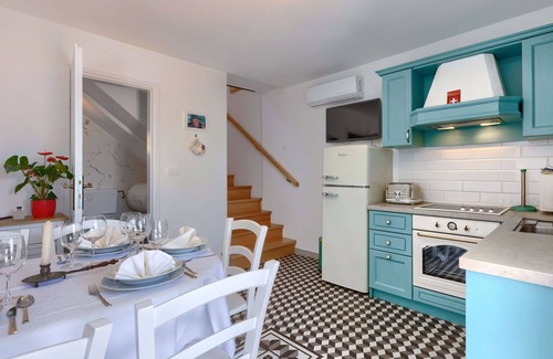 Koromacno House | Wonderful villa for 5 guests with A/C, hot tub, WIFI, TV, terrace and pets allowed