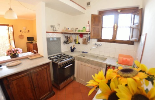 San Gennaro Villa | Wonderful villa for 4 guests with TV, terrace and pets allowed, close to Lucca