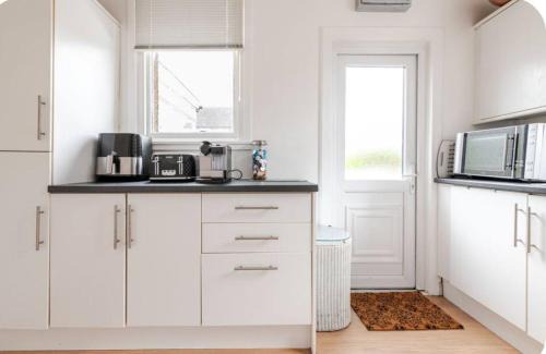 Gifford House | Wonderwall - Huge City garden room in luxury house - free parking