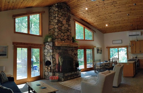Benton County Cabin | Wooded Log Style Home on the River, easy access off Hwy 10