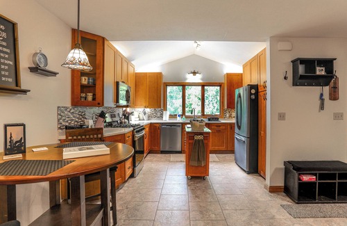 Edinboro House | Wooded Retreat on 5 Acres: 6 Mi to Edinboro Lake!