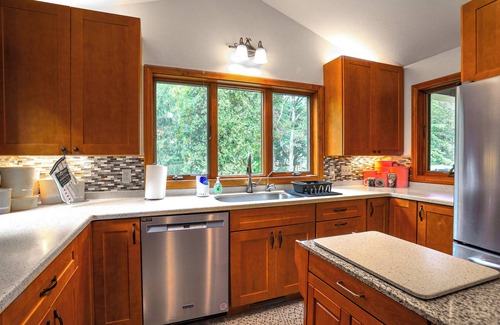 Edinboro House | Wooded Retreat on 5 Acres: 6 Mi to Edinboro Lake!
