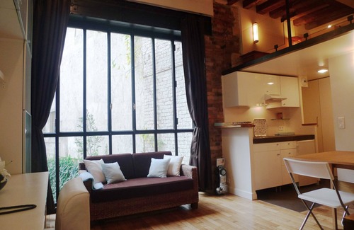 Quartier de la Monnaie Apartment | Wooden Beams - by the Seine & Pont Neuf - Charm & Calm Duplex DAU