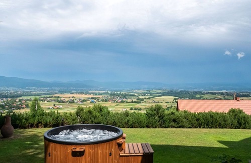 Lipowa House | Wooden holiday home in Lipowa with bubble bath