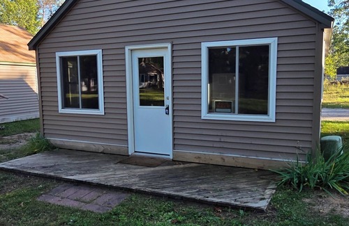 Indian River Cabin | Woodhaven Cottages - Cabin 18 - Lovely Rustic 2-bedroom cabin in Indian River