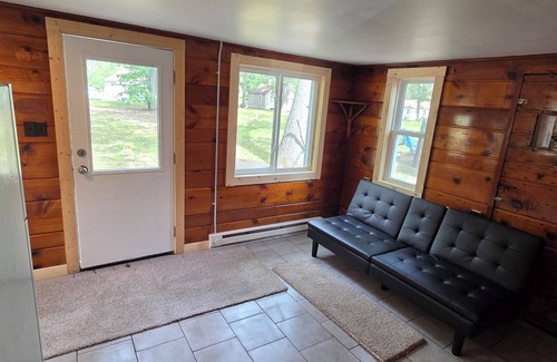 Indian River Cabin | Woodhaven Cottages - Cabin 18 - Lovely Rustic 2-bedroom cabin in Indian River