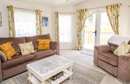 New Quay Cabin | WOODLAND BREEZE, pet friendly, country holiday cottage in Llanarth