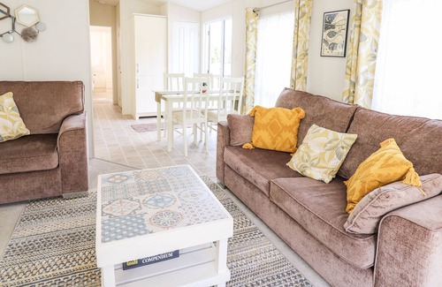New Quay Cabin | WOODLAND BREEZE, pet friendly, country holiday cottage in Llanarth