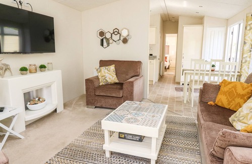 New Quay Cabin | WOODLAND BREEZE, pet friendly, country holiday cottage in Llanarth