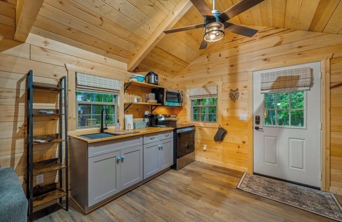 Mentone Cabin | Woodland Cabin Retreat: Relax with Modern Touches