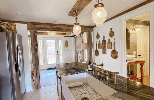 Royal Cottage | Woodland Cottage *Newly Remodeled*