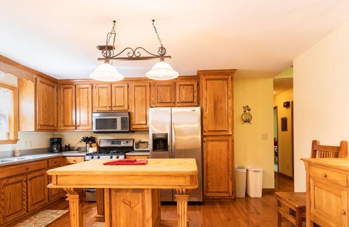 Highlands Hills House | Woodland Hills Retreat - 5 Bedroom Option
