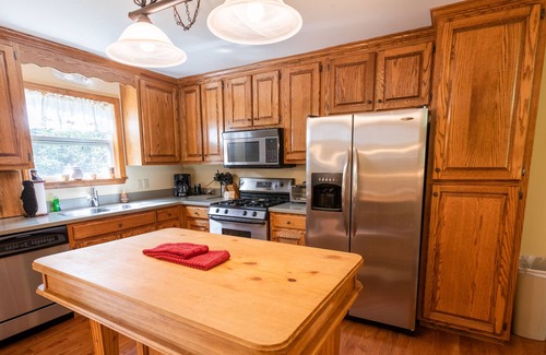 Highlands Hills House | Woodland Hills Retreat - 5 Bedroom Option
