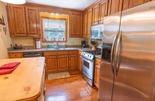 Highlands Hills House | Woodland Hills Retreat - 5 Bedroom Option