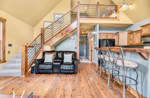 Lead House | Woodland lodge 1/4 mile from Terry Peak with private hot tub, firepit, fireplace