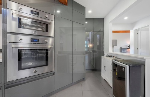 Erin House | Woodland Pavilion | Heated Pool| Indoor Sports Dome| Pond| 14 acres Woods!