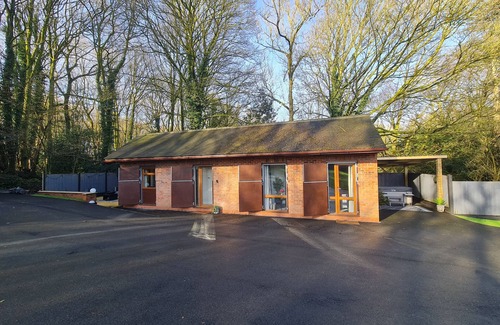 Nuthall House | Woodland romantic hideaway - but only 15 mins to city centre!n