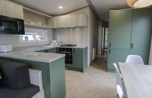 Ruthin House | Woodlands Gold WO06