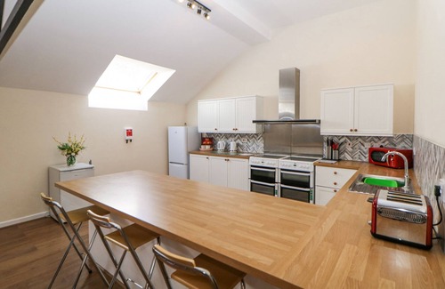 Buxton Cottage | WOODLANDS, pet friendly, character holiday cottage in Buxton