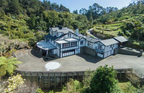 Lower Hutt Villa | Woodroyd Estate holiday sanctuary