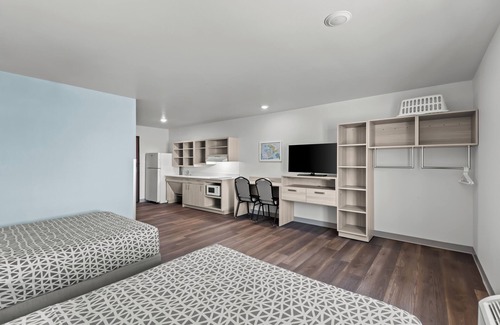 Coralville Hotel | Woodspring Suites Coralville Iowa City