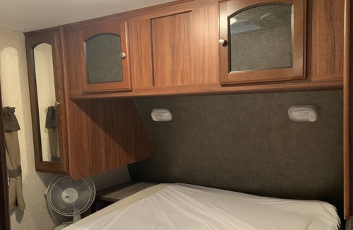 Petersburg House | Woodsy private RV for your Happy Valley getaway.