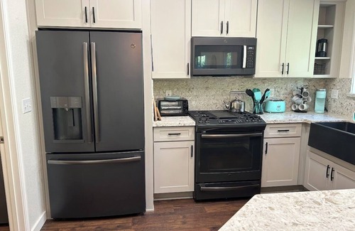 McKinleyville House | Work at home in this remodeled/newly furnished house; fully fenced/private yard
