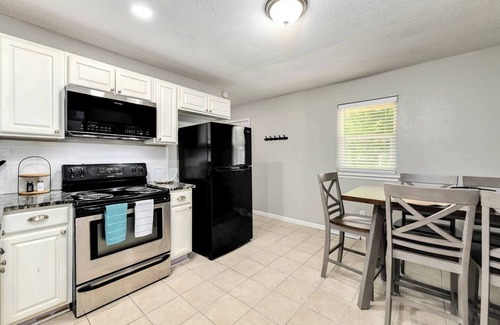 Independence Apartment | Work Travel | 15M -> DNTWN l Long Stay l 690 Mbps