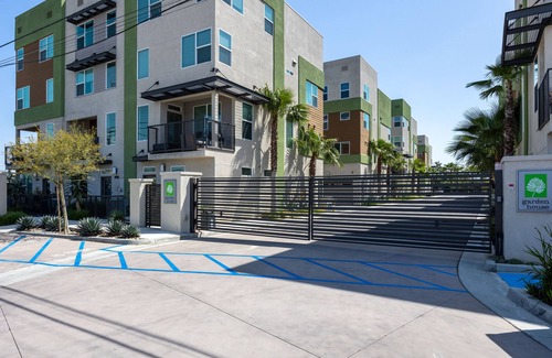 Bellflower House | Work travel. Fully furnished. All utilites included. Upgraded appliances.
