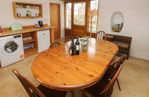 Goodwick Cottage | WORKSHOP, pet friendly, with open fire in Goodwick