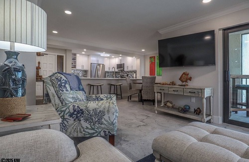 South Island Condo | World Class Sunsets on the Gulf From Your Lanai! Beachfront 2B/2B Sandarac Vacation Condo
