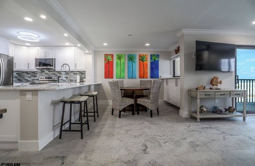 South Island Condo | World Class Sunsets on the Gulf From Your Lanai! Beachfront 2B/2B Sandarac Vacation Condo
