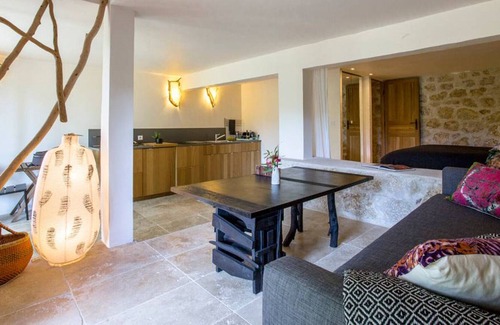 Coursegoules Apartment | World famous garden offers luxury suite in designer style.
