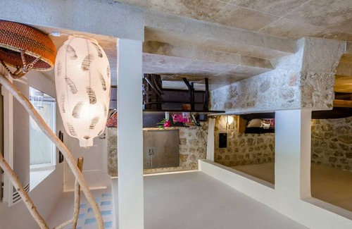 Coursegoules Apartment | World famous garden offers luxury suite in designer style.