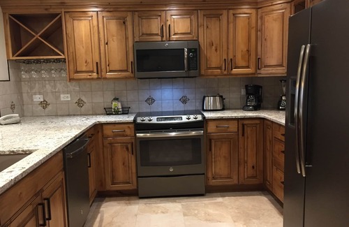 Peak 9 Condo | WOW! 1 minute walk to Quiksilver chairlift and parking is included!