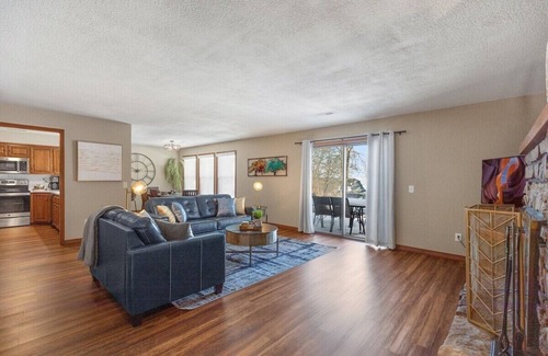 Bella Vista House | WOW! Beautifully Updated 3 Bed 1 Level Townhouse w/Bike Storage CloseTo It All!