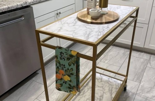 Lake Forest Estates House | Wren’s Hideaway Sleeps 8 Historic downtown neighborhood Charming & Relaxing