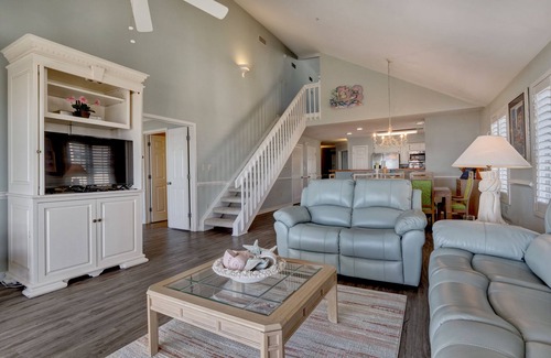 Shell Island Condo | Wrightsville Dunes B-3A - Oceanfront condo with community pool, tennis, beach