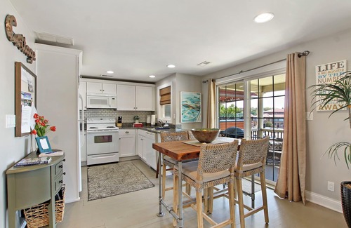 Lake Geneva House | Wrigley Beach House |Great Views of Lake |2nd Floor |Balcony |Steps to Beach & Shopping |Parking