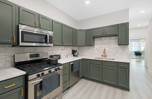 Lakeview House | Wrigleyville Jungle House w/game room basement party room for large groups!