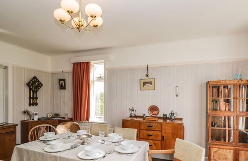 Oxford Cottage | WROXTON HOUSE, pet friendly, character holiday cottage in Oxford