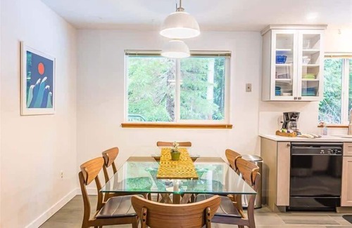 Port Angeles House | WS Paradise Tranquil Woodsy Escape with Hot Tub